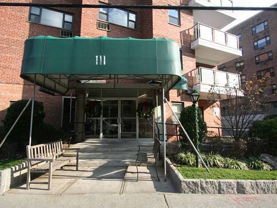 1st image of 111 E Hartsdale Ave