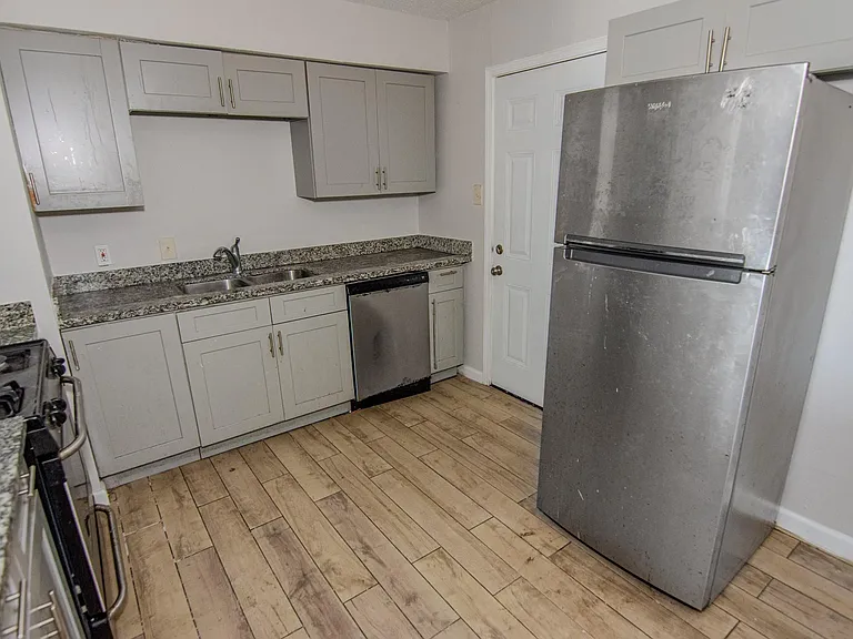 1665 Northwood St — Photo 5