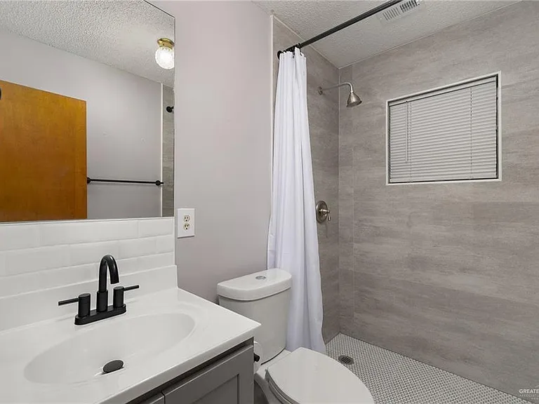 2409 Camellia Ave — Photo 9