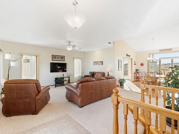 5th image of 5517 Applewood Ln