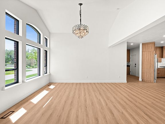 5th image of 1548 E June Cir