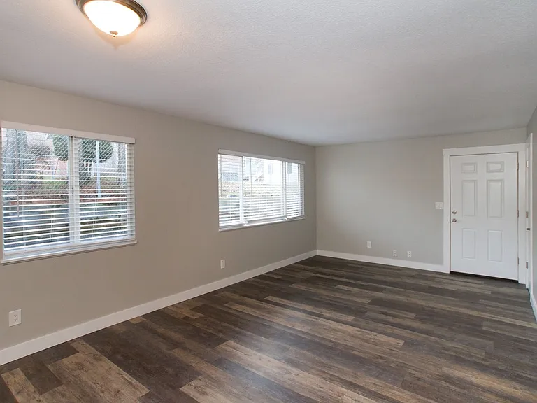 2600 NE Lombard St — Photo 14