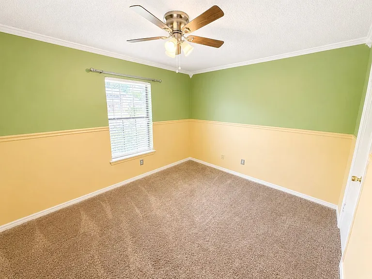 464 Mayfair Ct — Photo 9