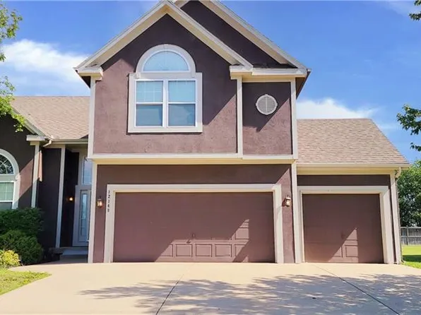 12140 Clubhouse Dr, Kansas City, KS 66109