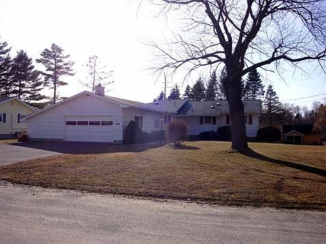 Front view with garage