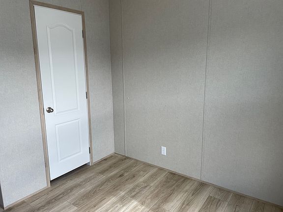 3rd image of 107 Laura Ln