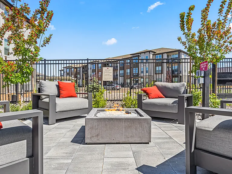 The Logan Luxury Apartments — Photo 30