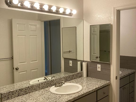 5th image of 1269 Poplar Ave APT 208