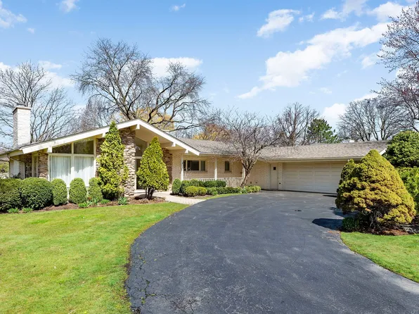 18 Brighton Ln, Oak Brook, IL 60523