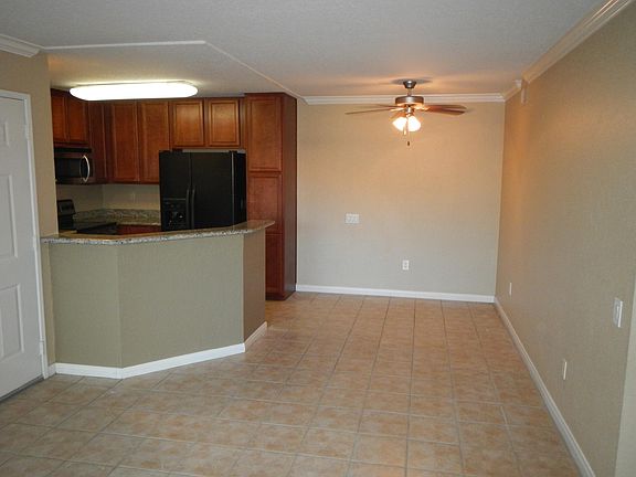4th image of 78650 Avenue 42 APT 1215