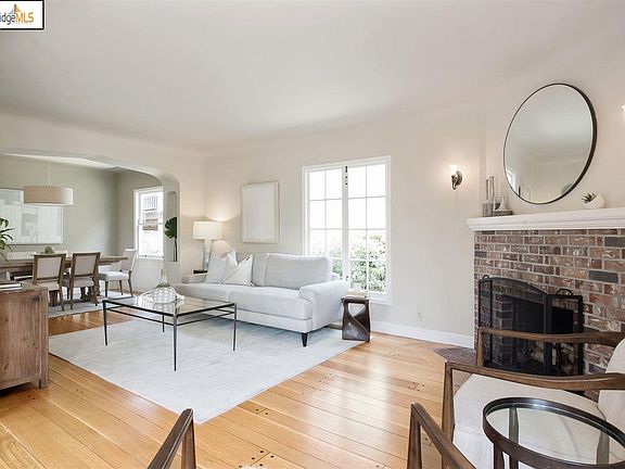 5th image of 891 Glendome Cir