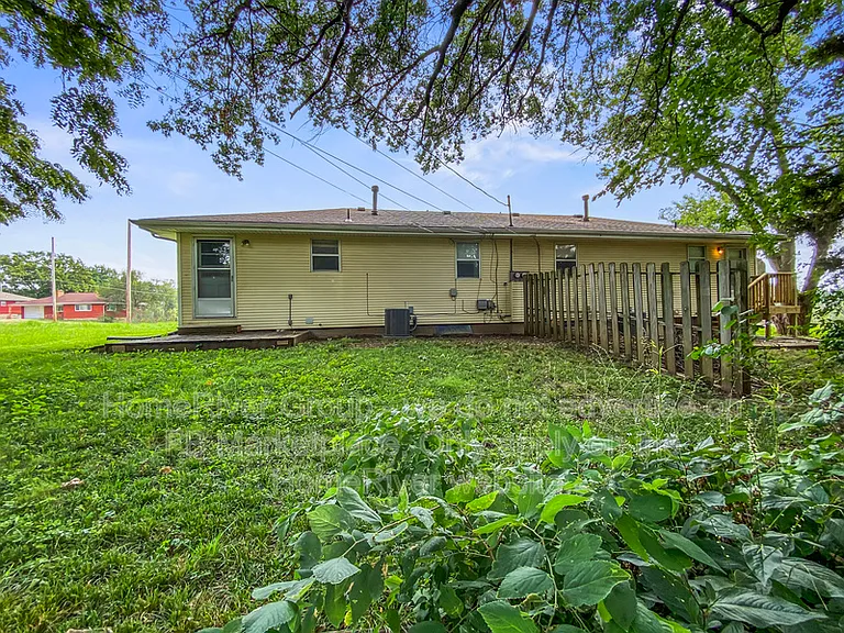 4344 Parallel Pkwy — Photo 16