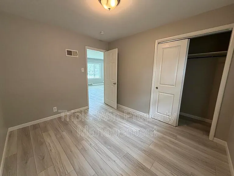 9739 Balboa Dr — Photo 15