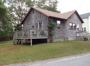 43 Cook St, Tiverton, RI 02878