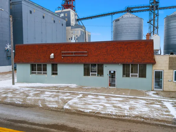 201 N Main St, Glen, SD 57471