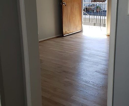 3rd image of 3003-07 Rowena Ave #9