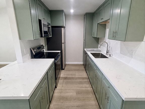 4th image of 3943 E 4th St #13