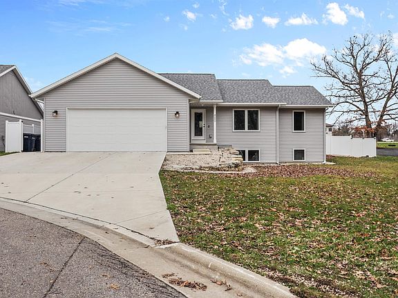5th image of 4252 Fox Hills Ct
