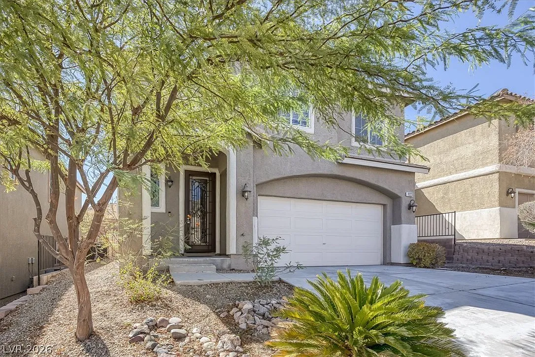 3 bed, 2.5 bath, 2079 sqft, $2,561 — Photo 3