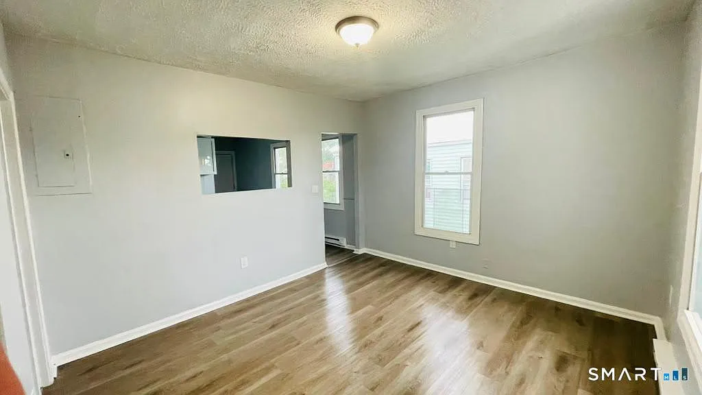 2 bed, 1.0 bath, 850 sqft, $1,350 — Photo 1