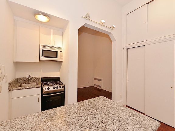 3rd image of 47 Jane St APT 7