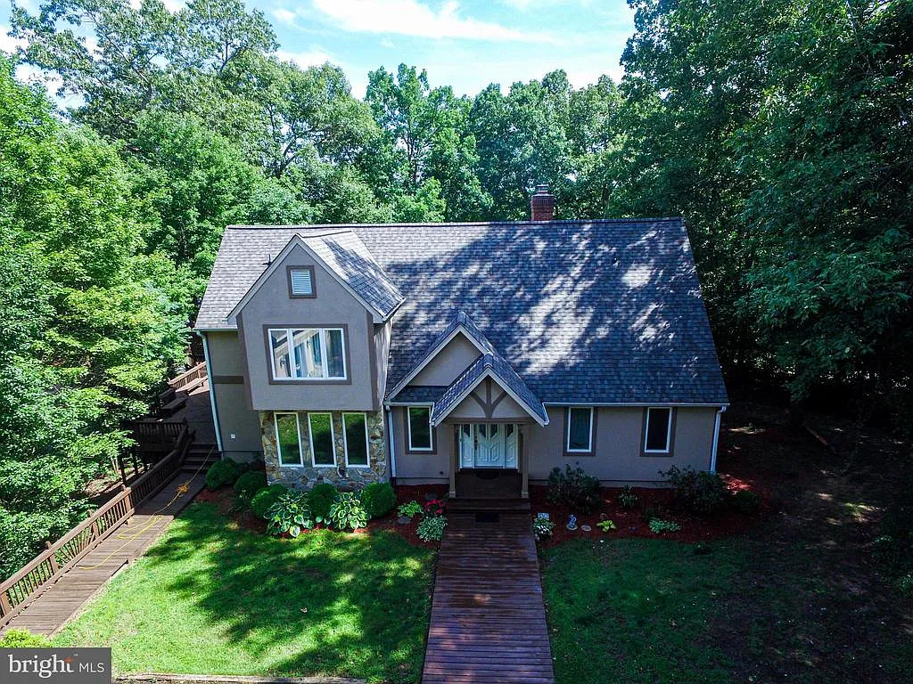 5407 Wyndemere Cir photo 1