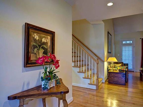 entry & stair to unfinish