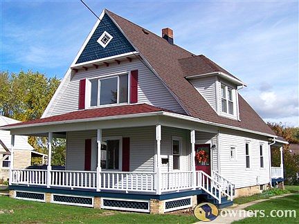 Beautiful turn of the century cape cod!