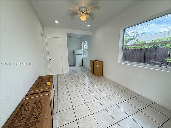 3rd image of 2041 Jackson St APT 4