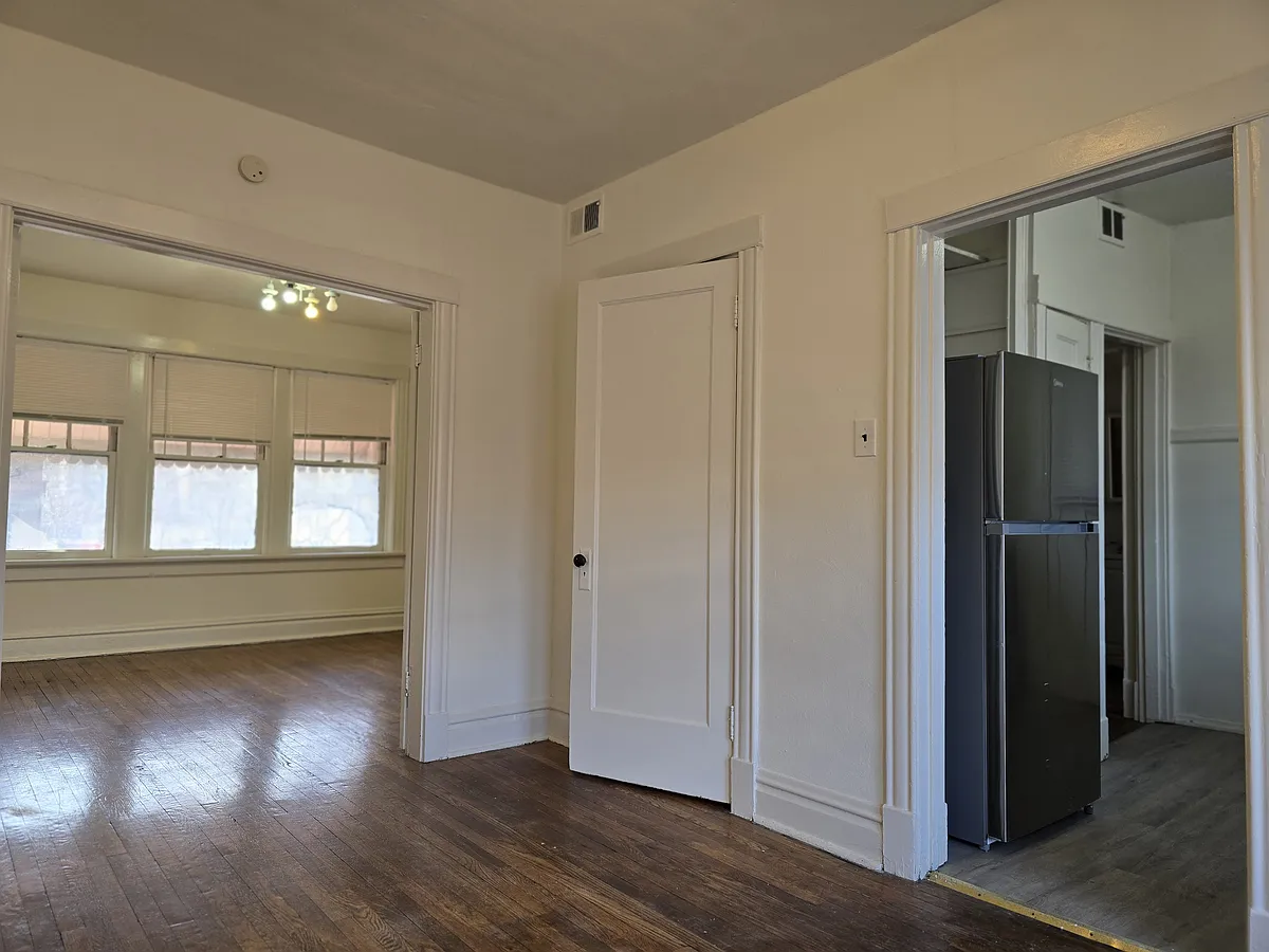 Building Photo - 6623 Washington Ave #3BS