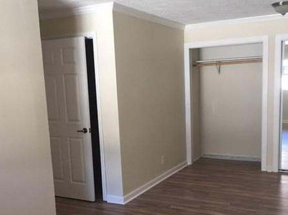 4th image of 300 Boye Ave