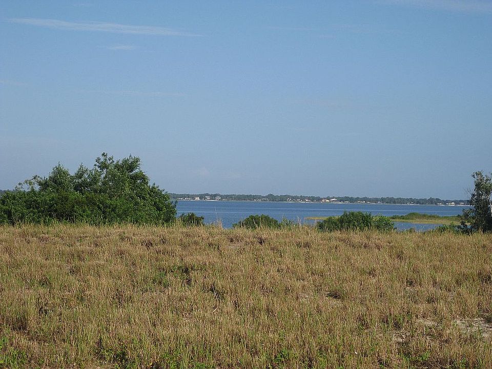 2nd image of 143 S Bear Pointe Dr
