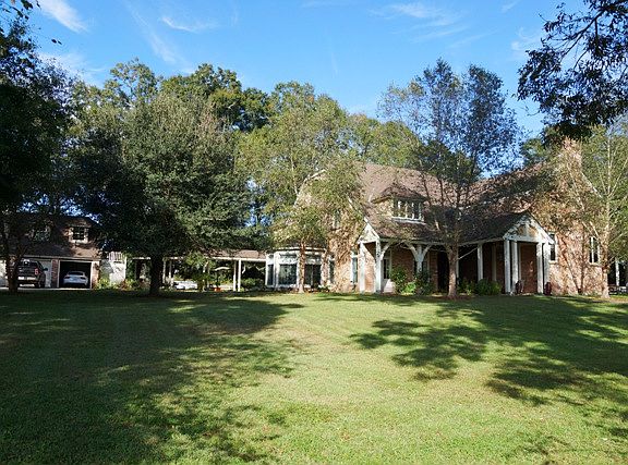 221 Moulin Rd, Broussard