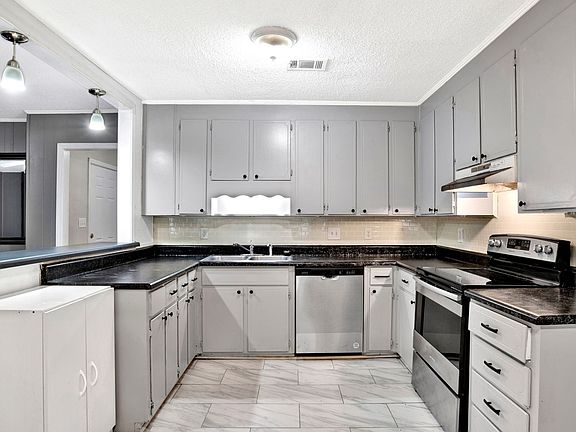 3rd image of 4955 Catalina Cir