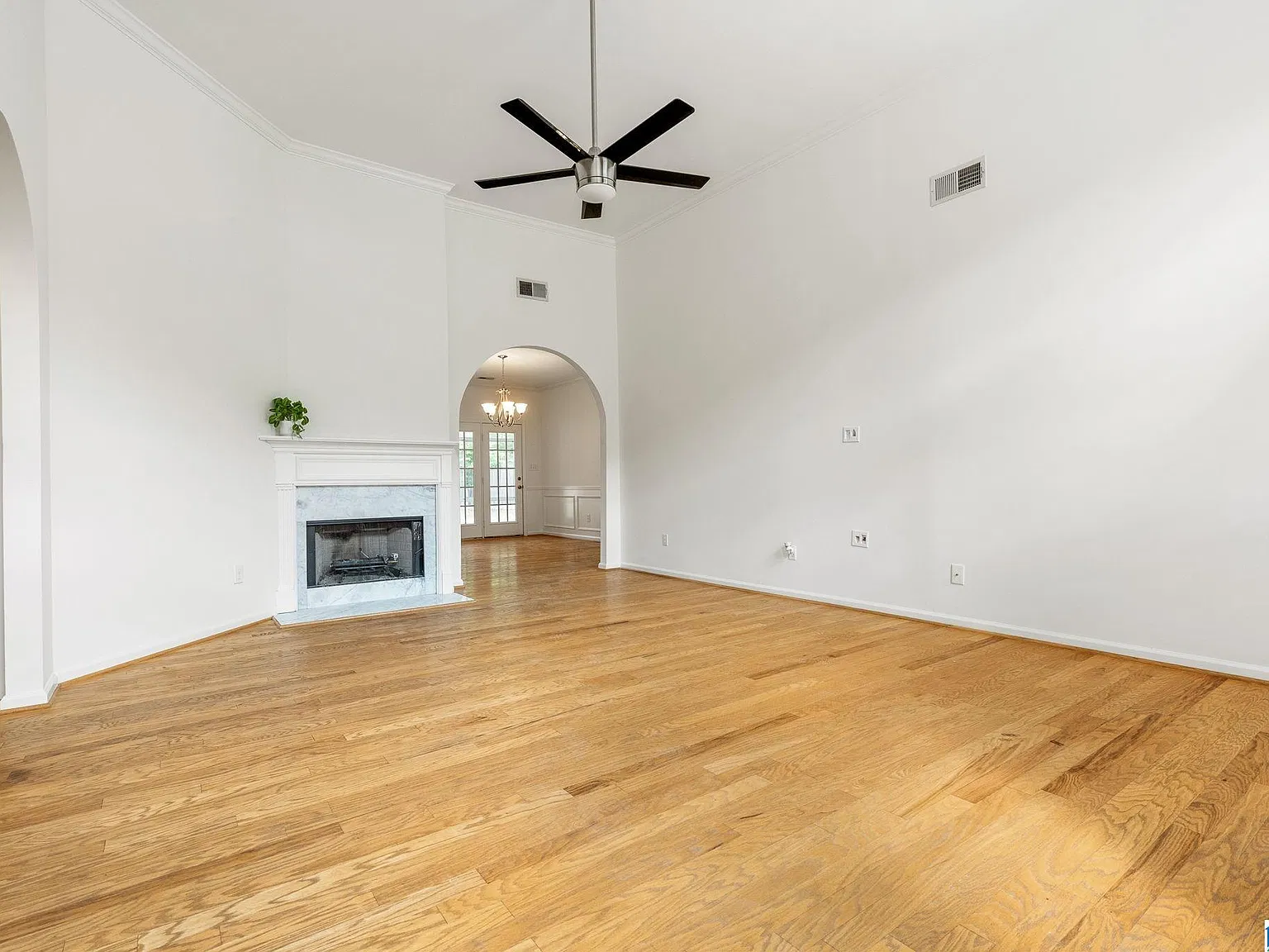 3 bed, 2.0 bath, 1526 sqft, $2,000 — Photo 2