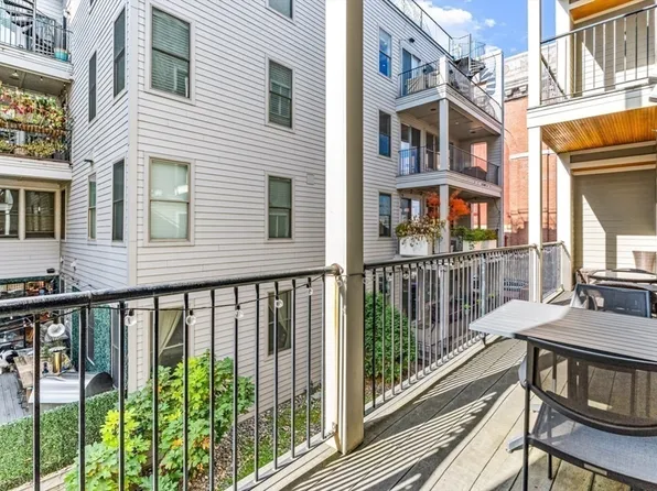 637 E 1st St Unit 104, South Boston, MA 02127