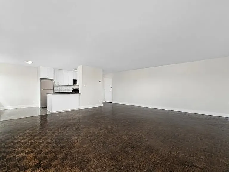290 Mary St N — Photo 7