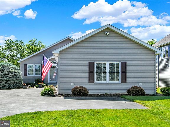 3rd image of 394 Heritage Dr