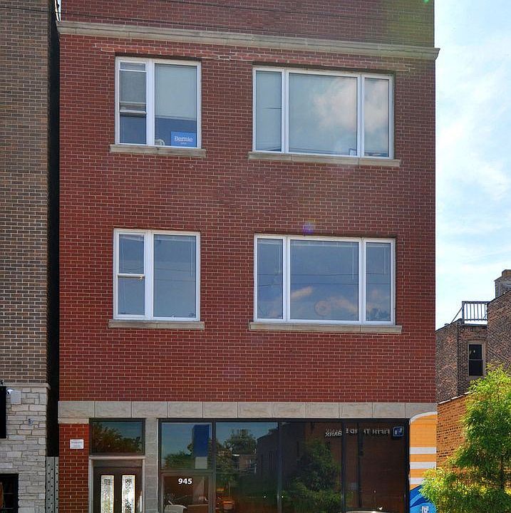 1st image of 945 N Western Ave #10377790
