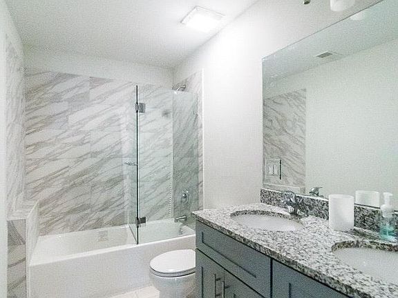 3rd image of 4618 S Lake Park Ave APT 1E