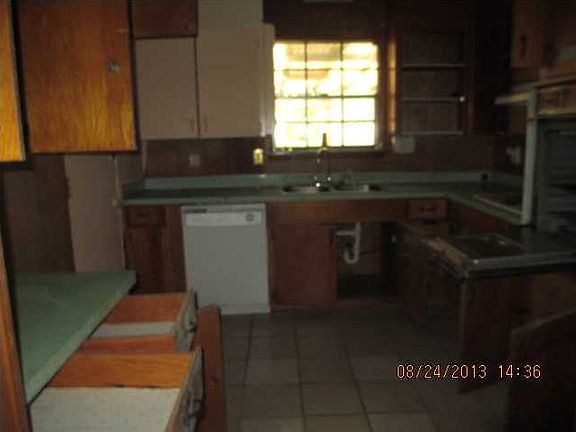 5th image of 3227 Longwood Dr