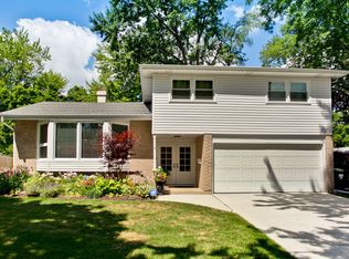 1118 N Greenfield Ln, Mount Prospect, IL