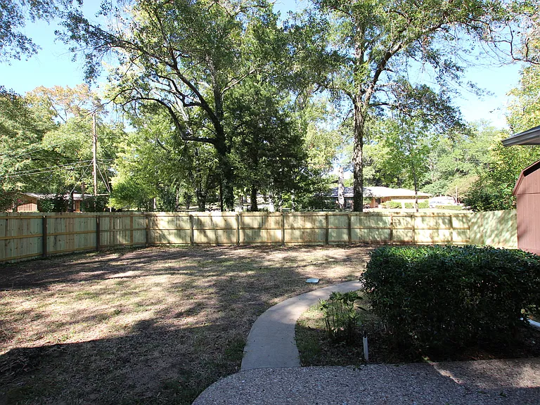800 Rhodes Dr — Photo 27