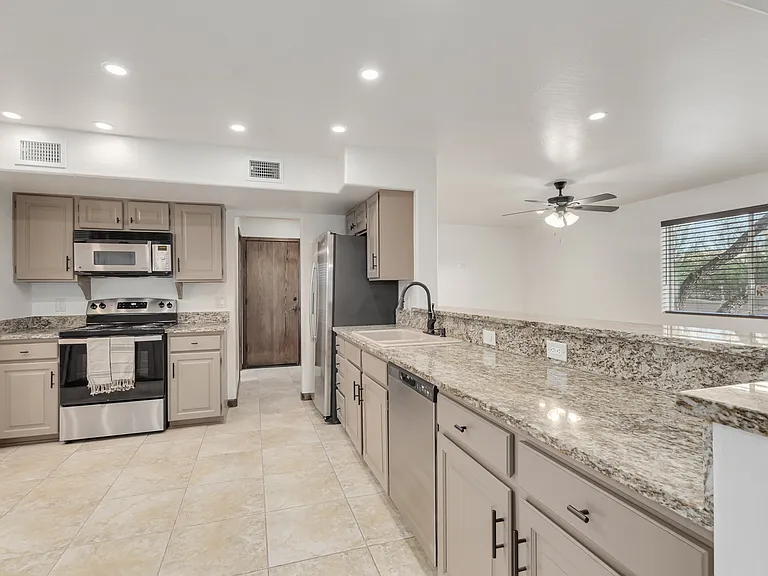 16915 E Jacklin Dr — Photo 6