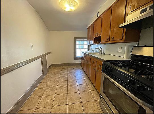 3rd image of 64-07 Ellwell Cres #2