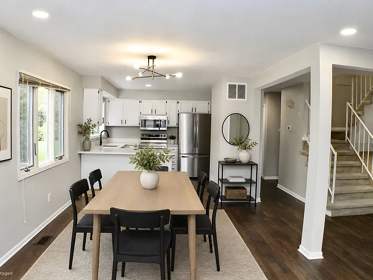 1483 Colony Dr — Photo 1