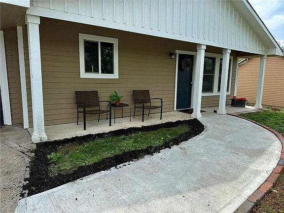 3rd image of 1622 Lindenwood Ln