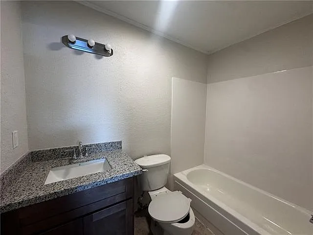 937 E Monterey Ct #B — Photo 3
