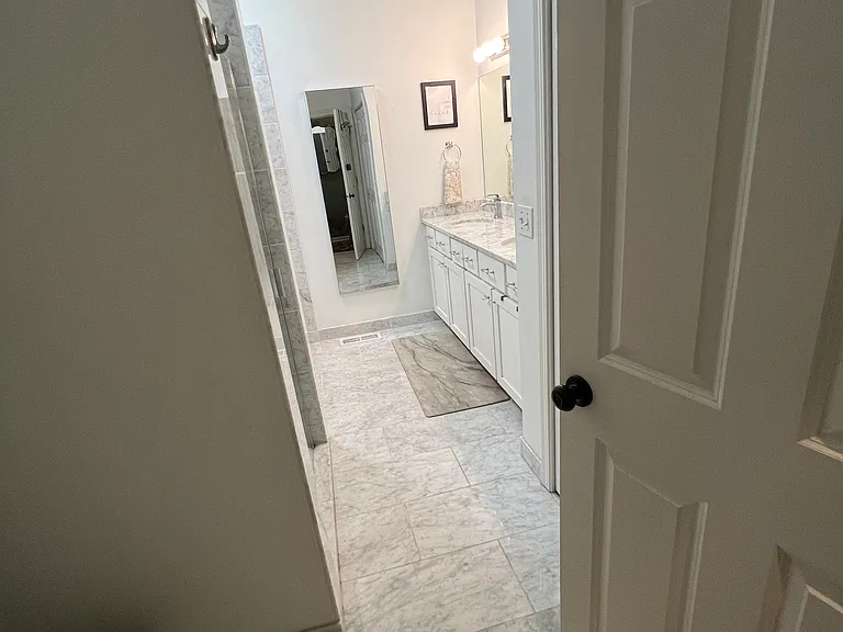 Main bedroom Suite Bathroom
