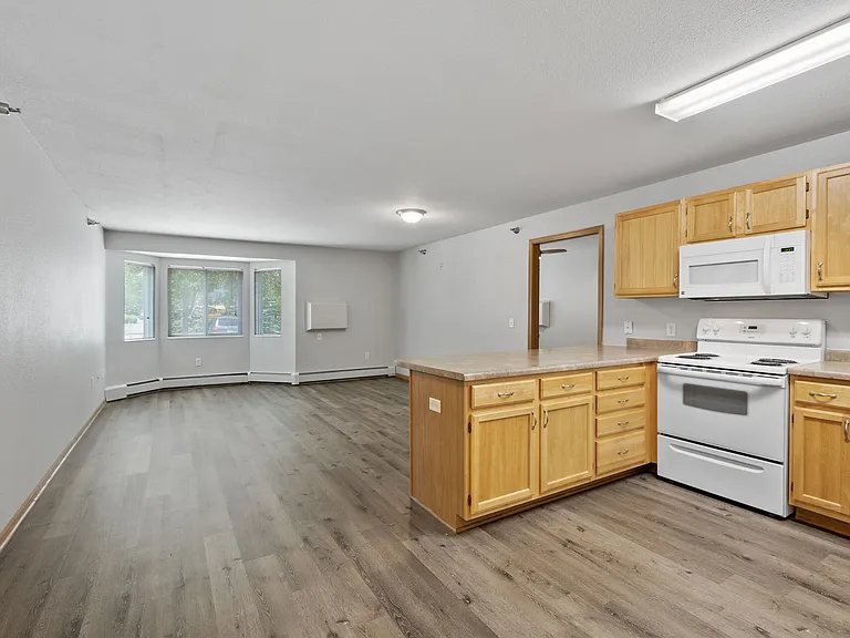 Creekside Commons Apartments — Photo 25